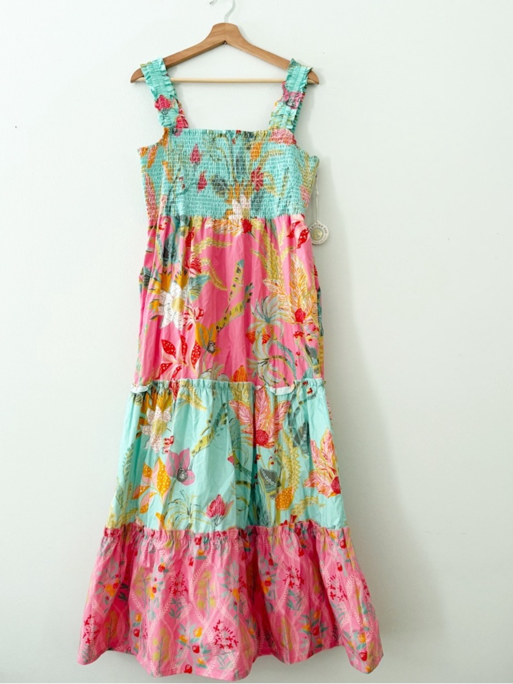 NEW Spartina 449 Avalon Smocked Dress Queenie Tropical Floral Mix Large NWT.